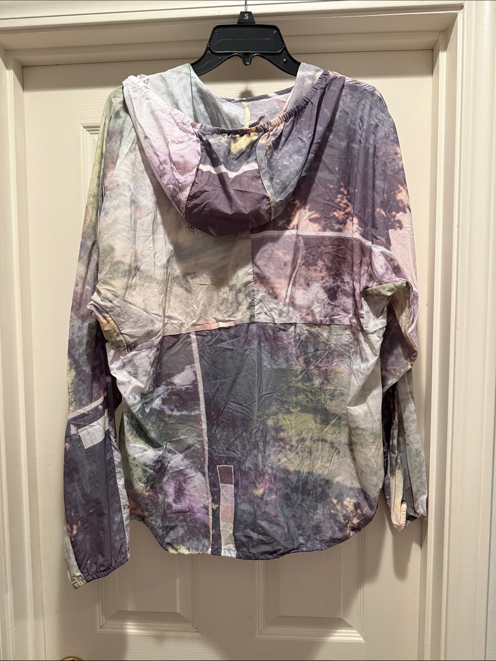lululemon athletica Lavender and Pale Pink Zippered Lab Top - Picture 3 of 3